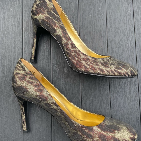 Metallic Animal Print Nine West Pumps - Picture 4 of 6